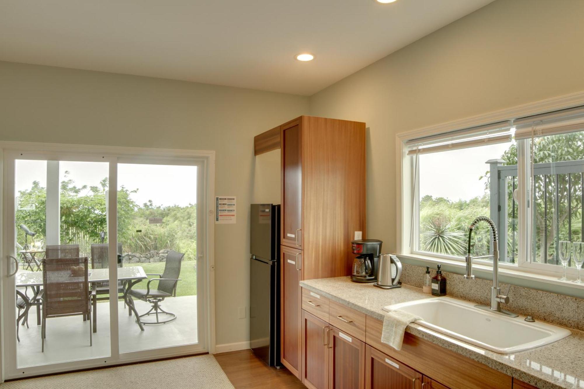 The Aloha Green House Retreat With Ocean Views! Naalehu Exterior photo